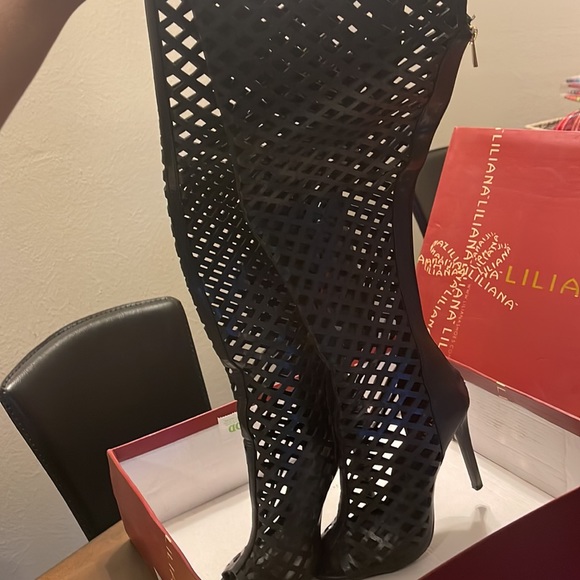 All Black Mesh Knee Highs - Picture 2 of 3